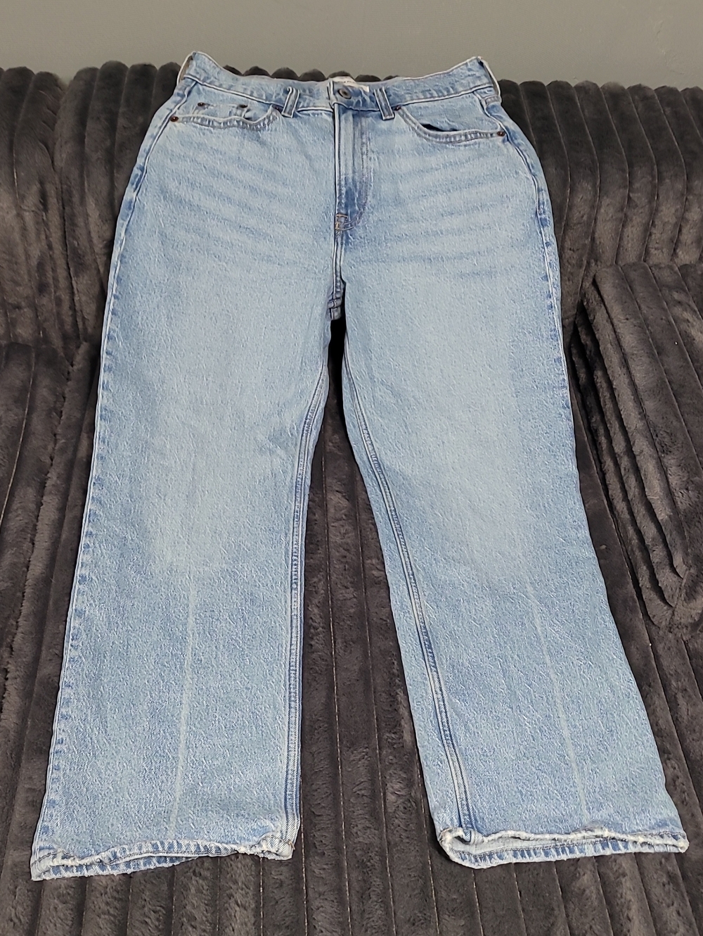Abercrombie & Fitch Light Wash Straight-Leg Low Rise Baggy Jeans